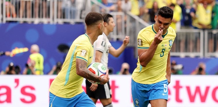 Brazil score stoppage time winner to knockout Japan