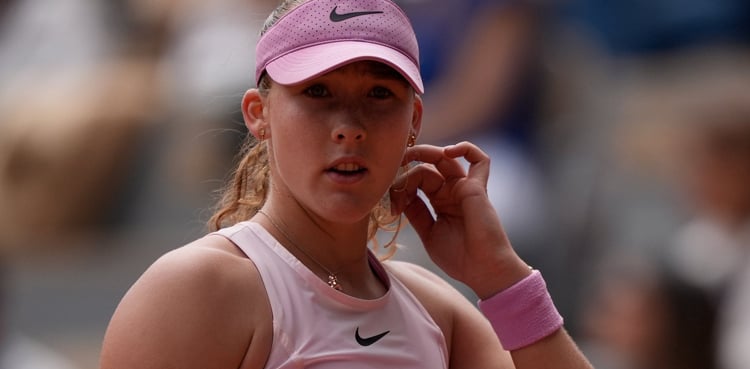 Andreeva beats Chwalinska to win French Open title