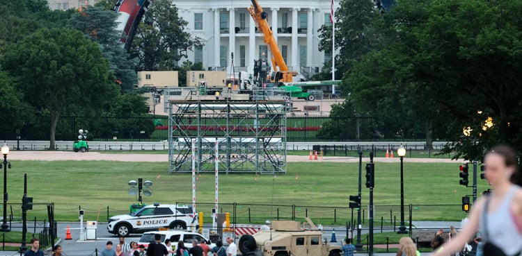 From cage fights to the White House, UFC marches into mainstream