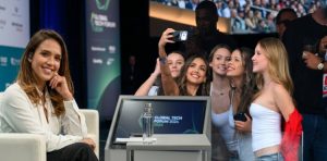Jessica Alba, daughters steal spotlight at FIFA World Cup