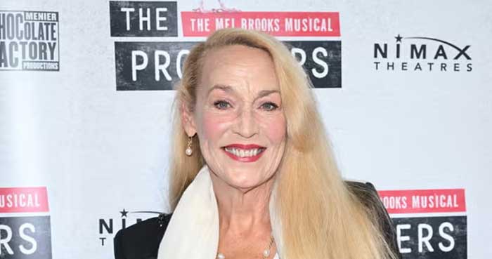 Jerry Hall shuts down plastic surgery rumors