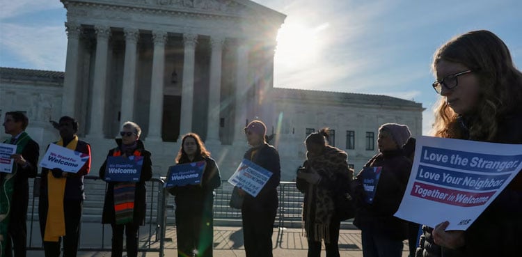 US Supreme Court sides with Trump in asylum-processing case