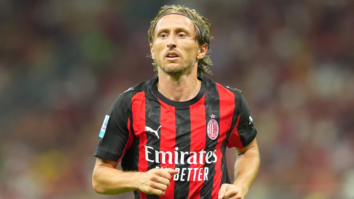 Modric extends contract with AC Milan