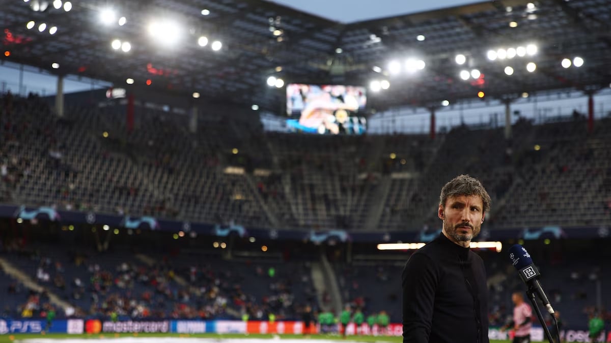 Belgium name Van Bommel as new coach