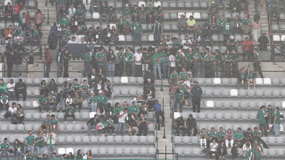 Mexico-England World Cup match delayed one hour