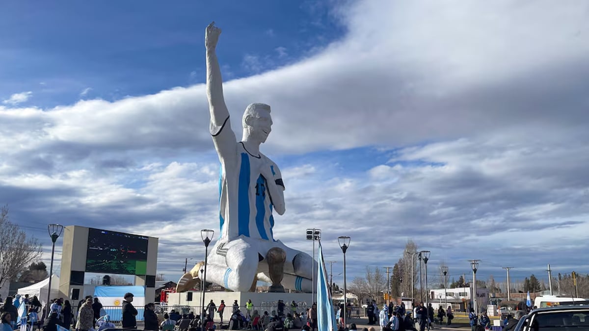 In a Patagonia town with an 85-foot Messi statue, Argentines celebrate reaching World Cup final