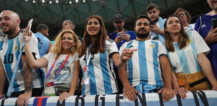 Argentina fans refuse to leave stadium, celebrate World Cup win over Egypt for 2 hours