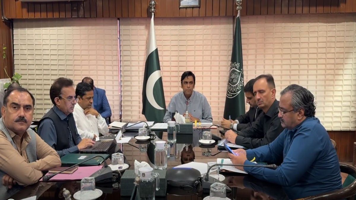 Sindh CS chairs high-level review: High alert issued for monsoon rains and wheat hoarding