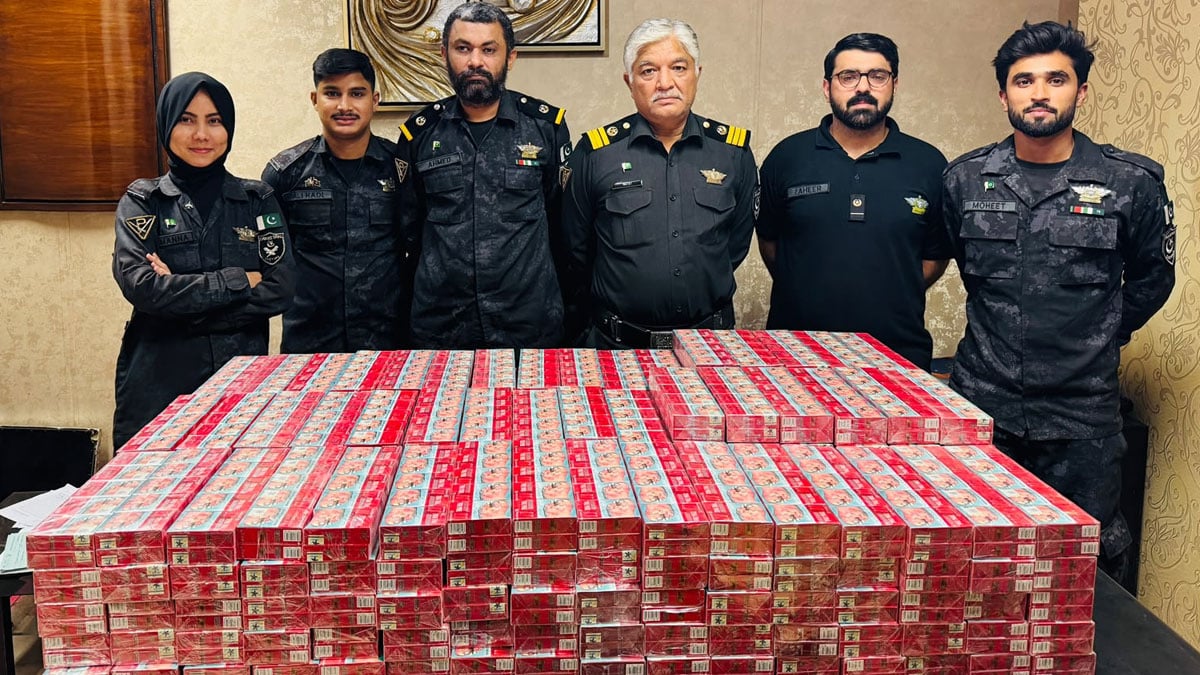 Customs seize 2,600 cigarette packs from two Umrah pilgrims at Karachi airport