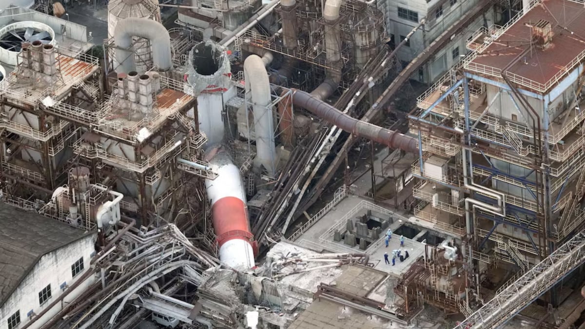 Major quake hits southern Japan, workers missing after mall blast