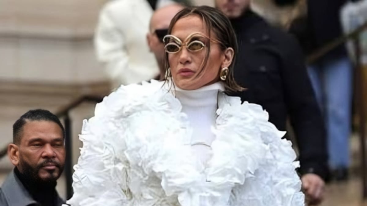 Jennifer Lopez brings glamour after Taylor Swift’s wedding