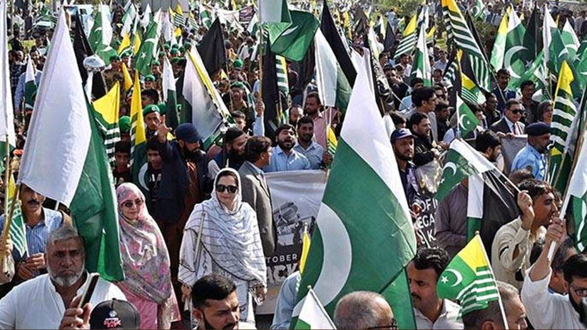Kashmiris observing Accession to Pakistan Day