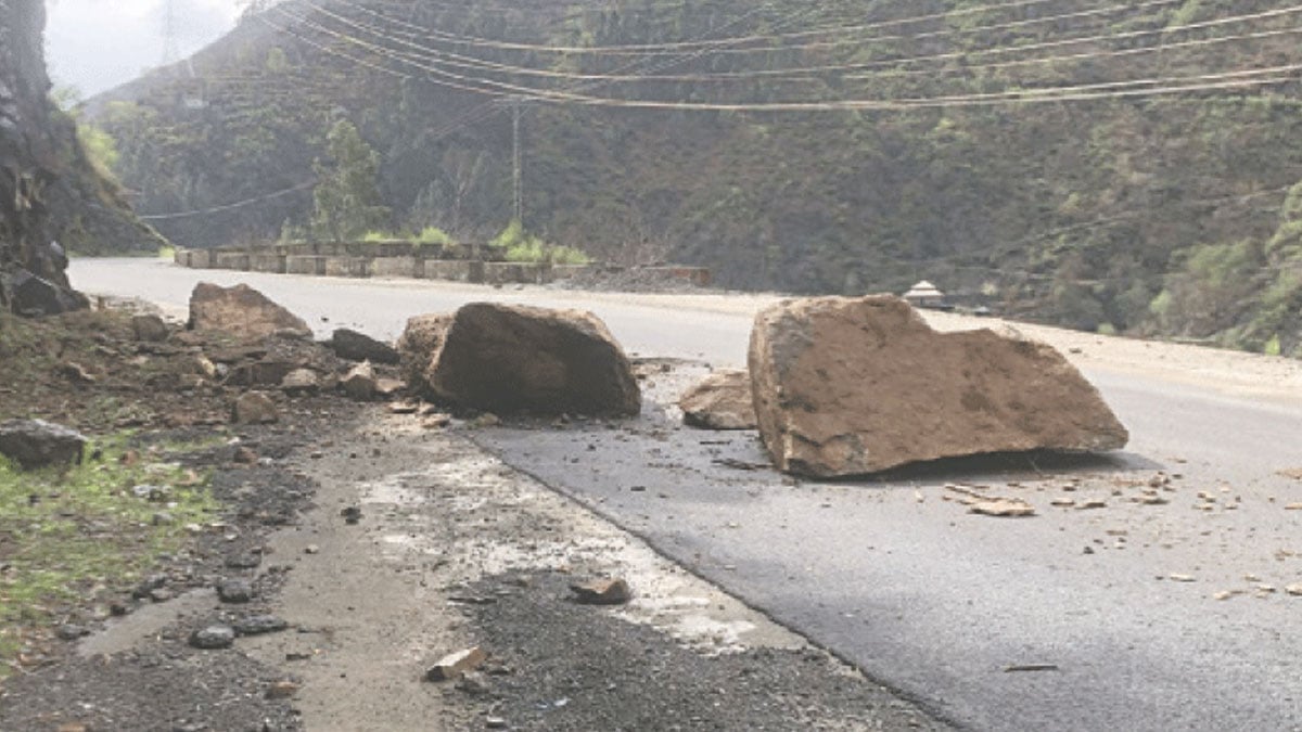 Maryam Nawaz orders strict monitoring after Murree landslide