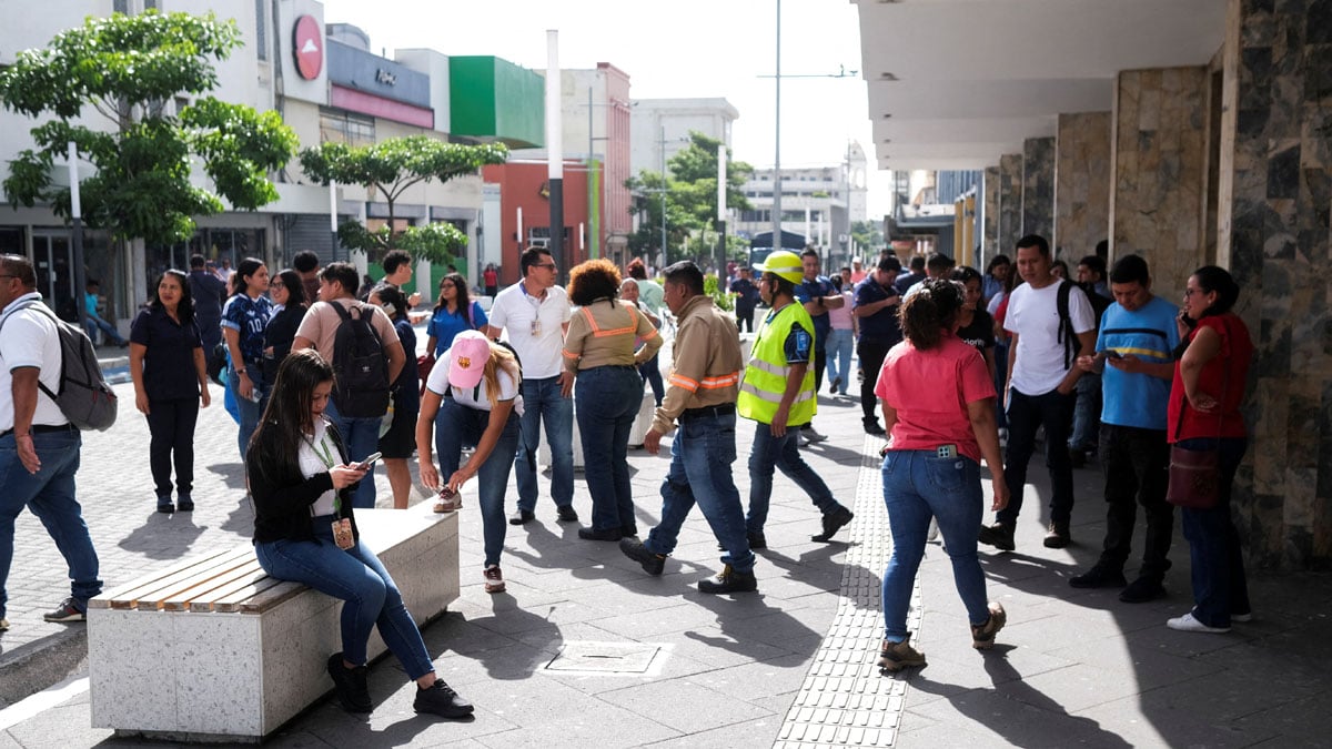 7.3-magnitude earthquake hits Mexico, tsunami alert issued