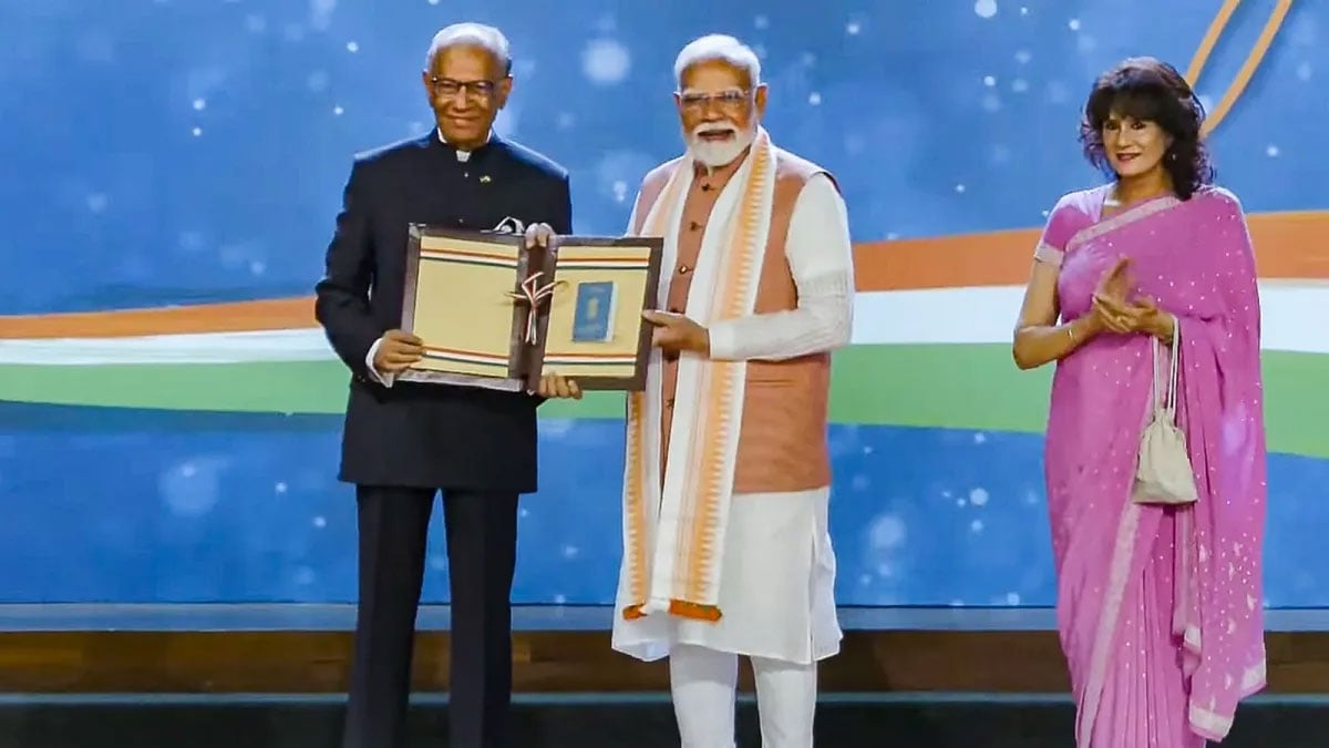 Modi criticized for receiving engineered honours