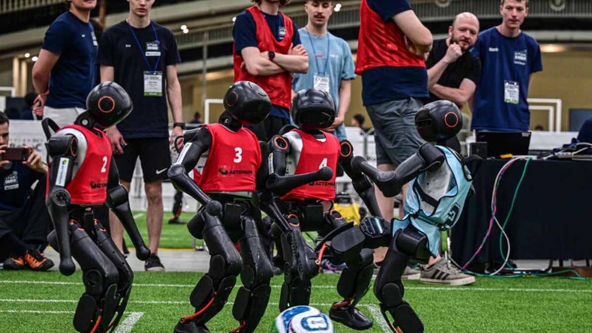 Move over, Messi! Robot footballers thrill crowds in South Korea