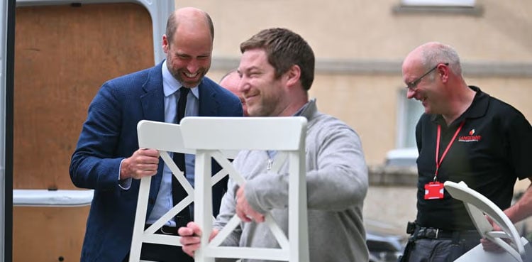 Prince William helps Aberdeen tenant settle into new home