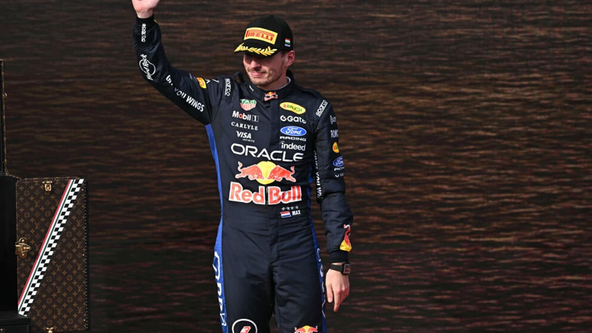 Verstappen signs new Red Bull contract