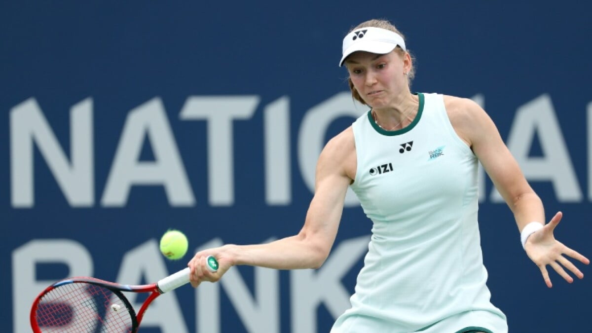 Rybakina advances while Andreeva exits at Toronto