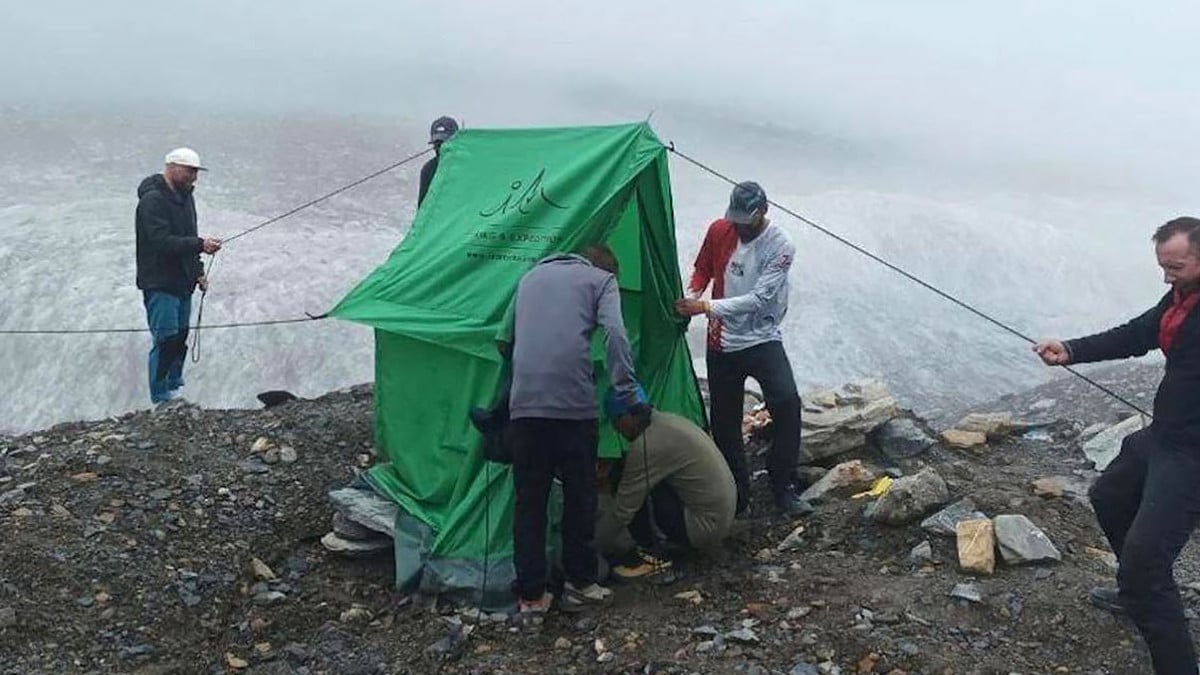 Nepal rescuers find bodies of five climbers killed last year