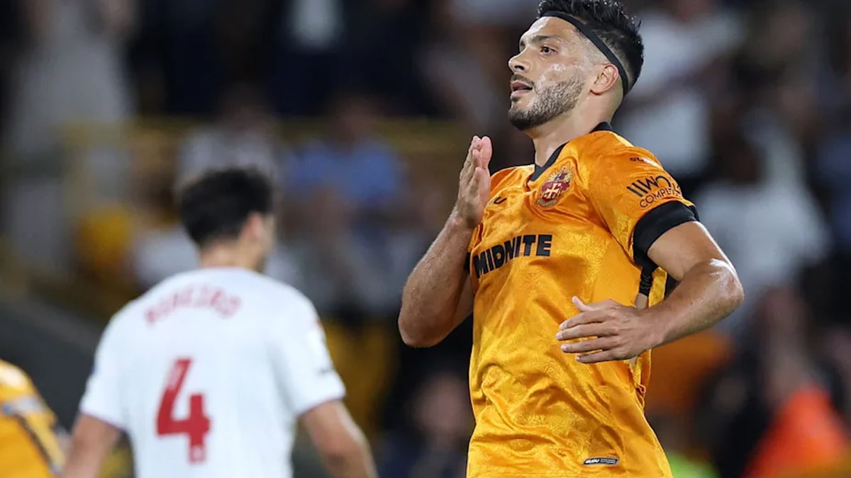 Jimenez rescues dramatic Wolves draw in Championship opener