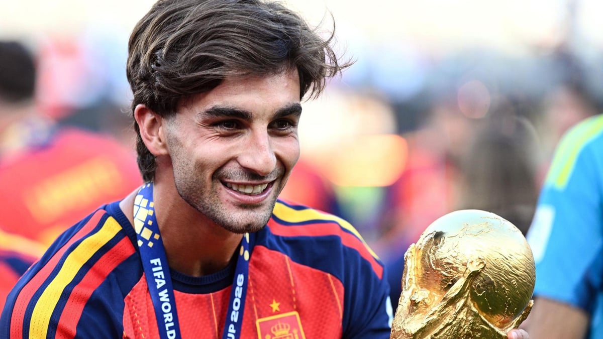 World Cup winner Ferran Torres signs for PSG