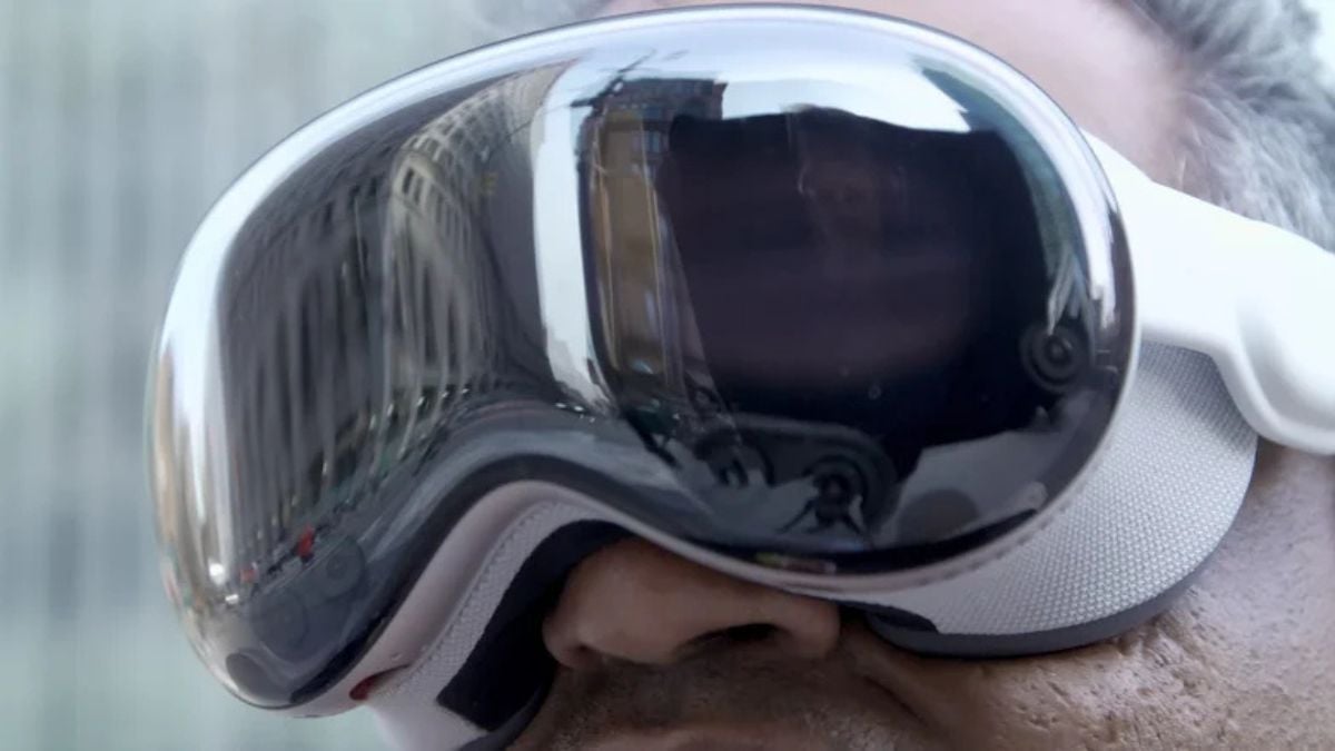 Apple cuts over 200 jobs from Vision Pro and Siri teams