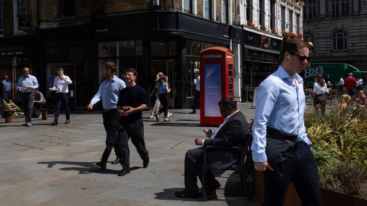 Lloyds Survey Finds AI Creates UK Jobs