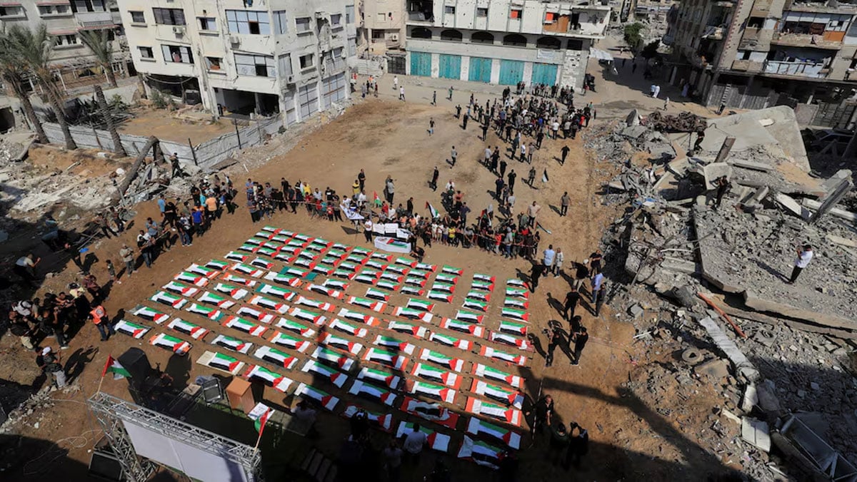 Gazans bury nearly a whole clan found in rubble in mass funeral for 112