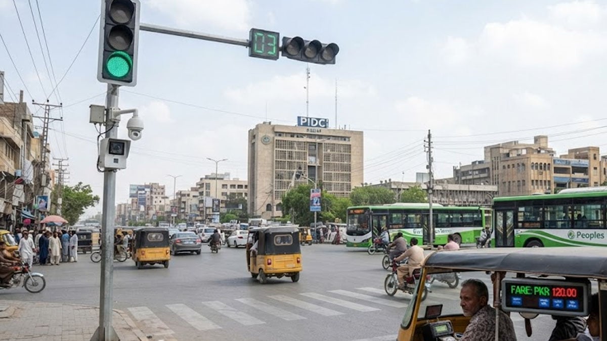 Karachi goes smart with traffic signals, rickshaw meters