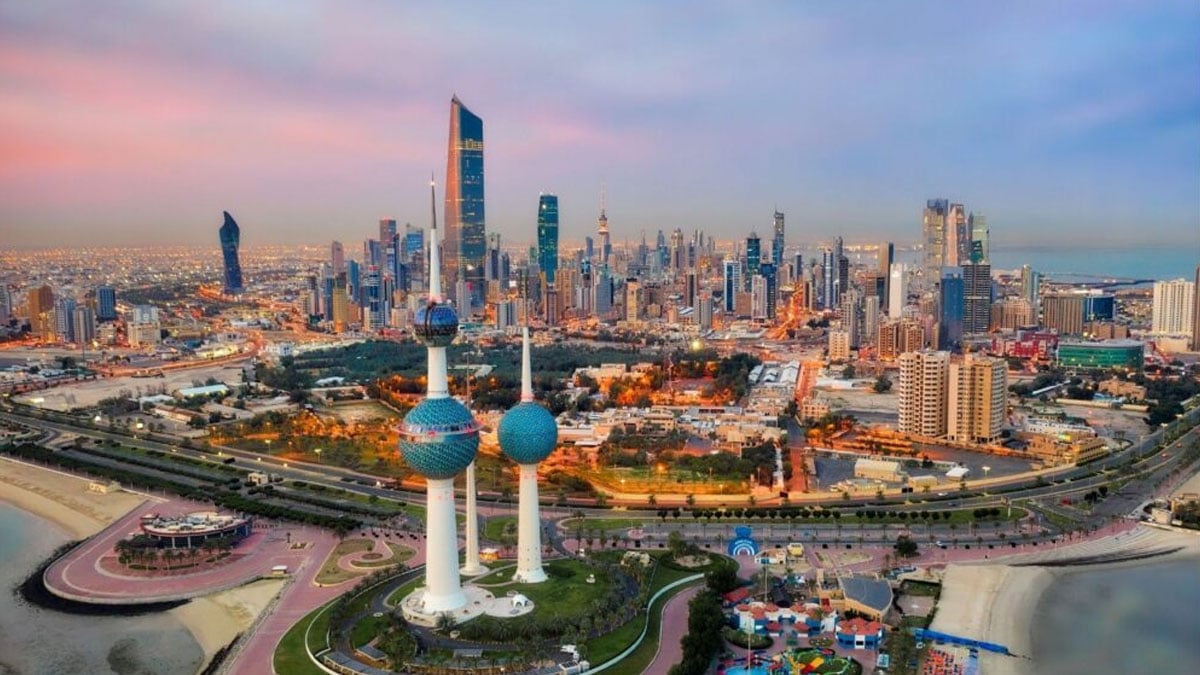 Kuwait Sets KD 150 Fee to Convert Visit Visa to Residency