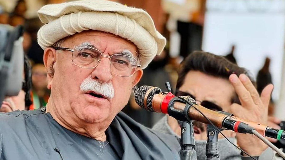 Mahmood Achakzai willing to support Fazlur Rehman for interim PM