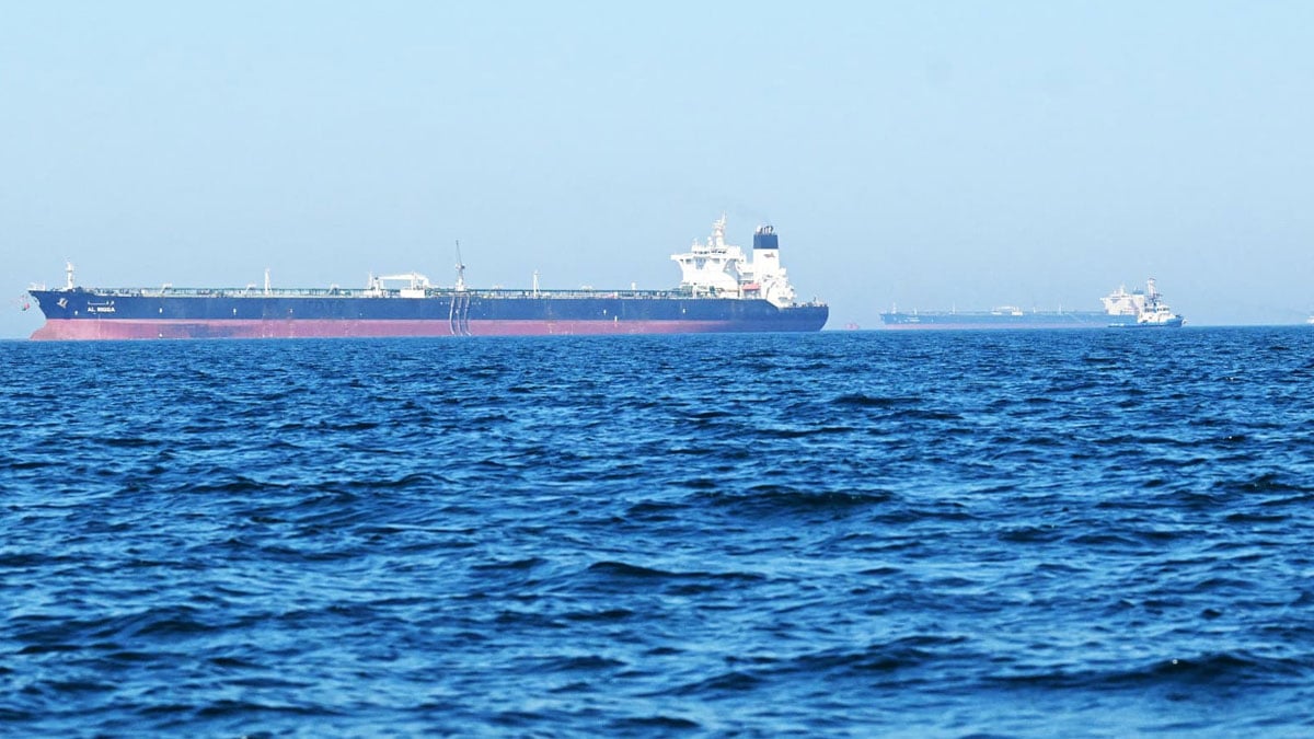 Oil rises as US-Iran peace talks stall, Hormuz shipping slows