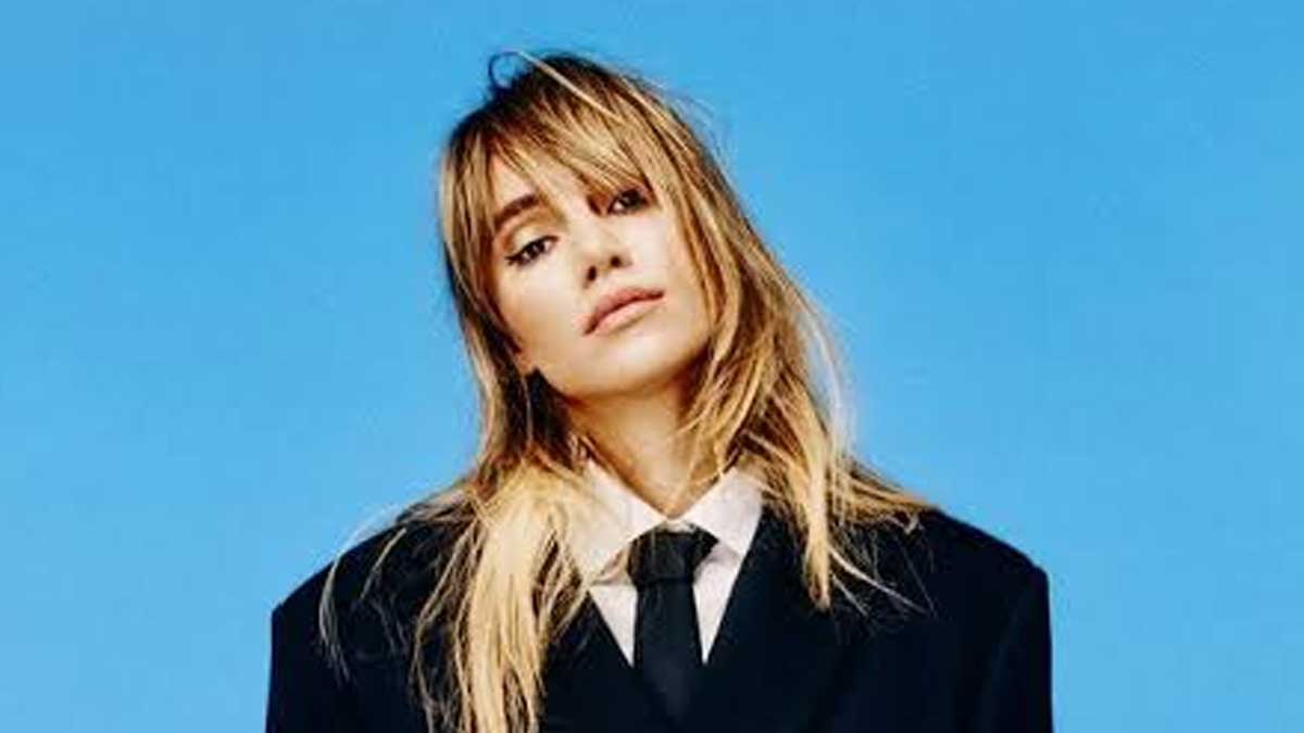 Suki Waterhouse stuns podcast host with Twilight admission