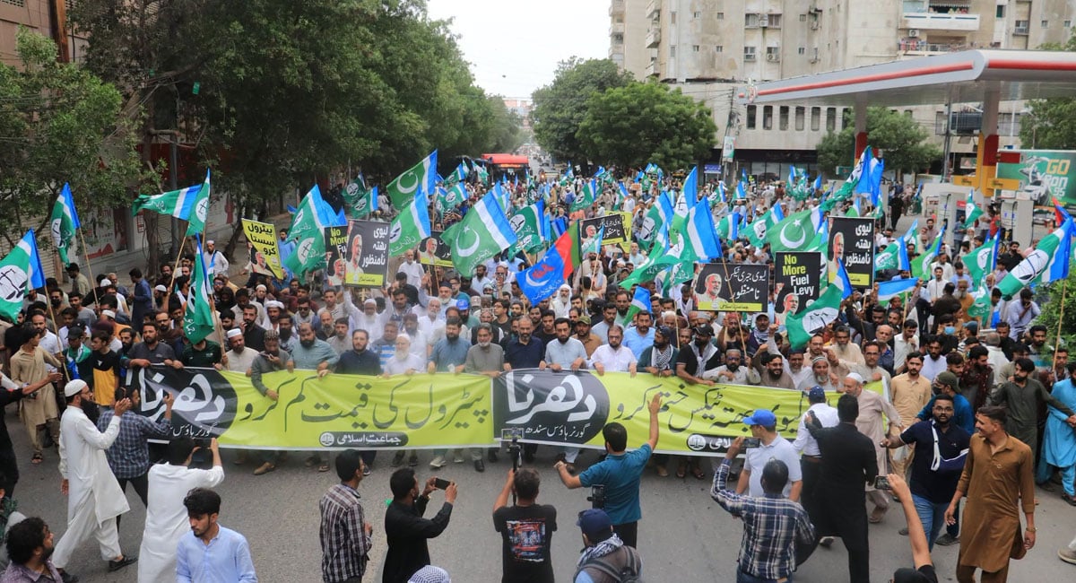Karachi traffic police issue advisory as JI sit-in enters second day