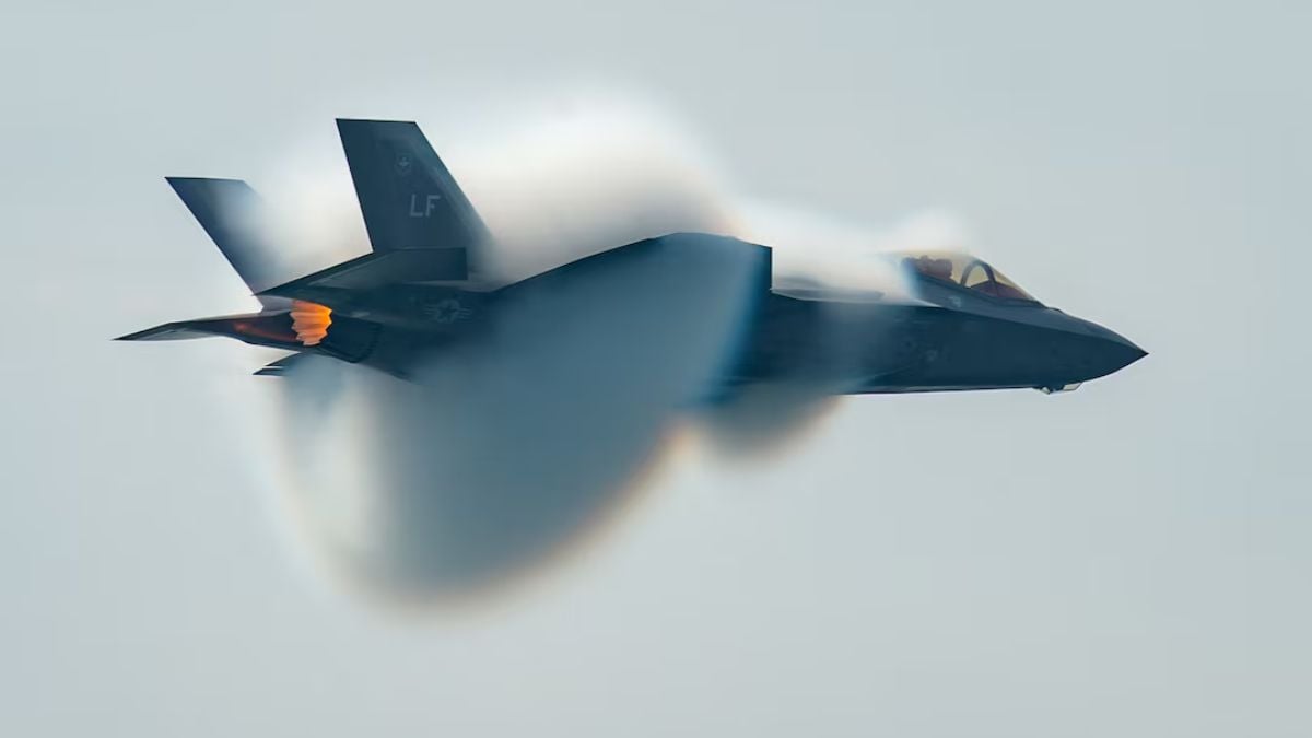 Lockheed, Pentagon strike initial deal to produce 850 F-35 jets